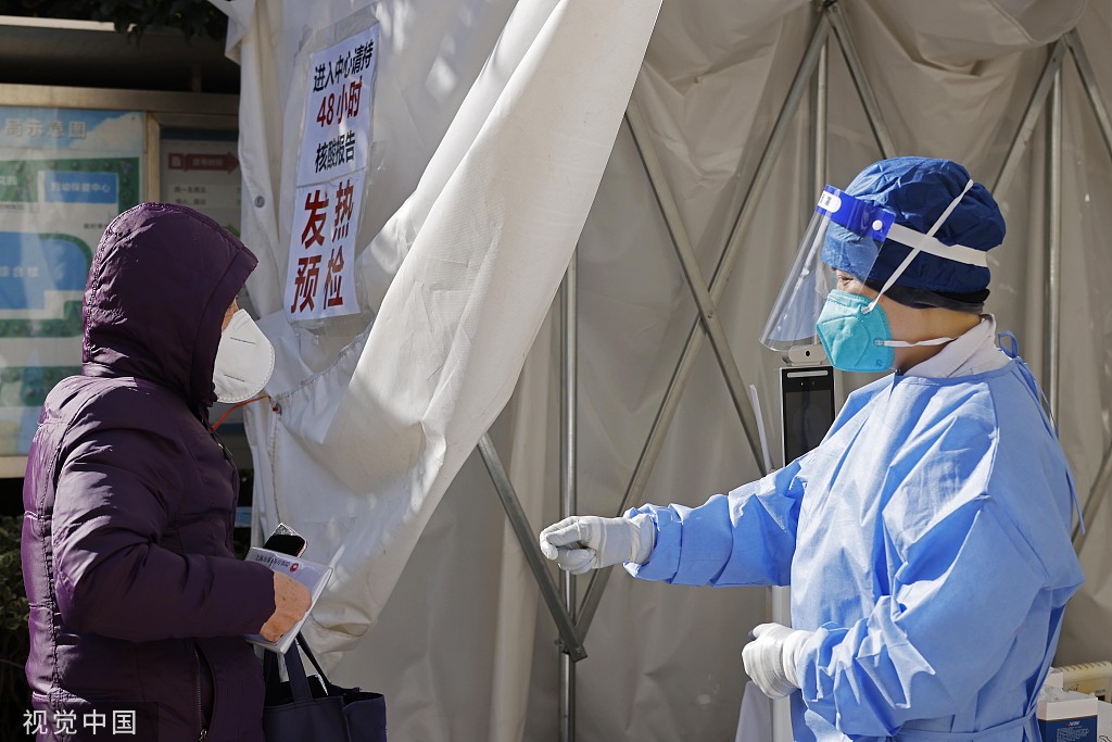 直击疫情冲击下的上海社区：邻里共享布洛芬，居委会面临“战损”已备好第二梯队