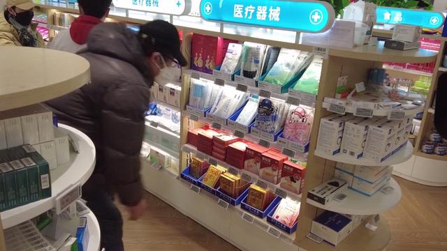 布洛芬、感冒冲剂等部分药品市场有售 温补品销量上升