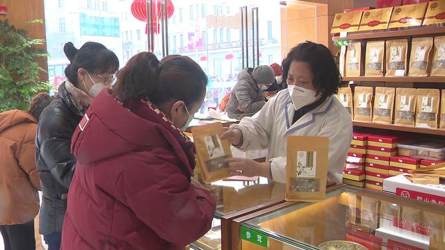 布洛芬、感冒冲剂等部分药品市场有售 温补品销量上升