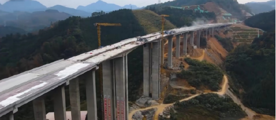 【回乡见闻】逢山开路，遇水架桥：广西小城的道路建设变迁