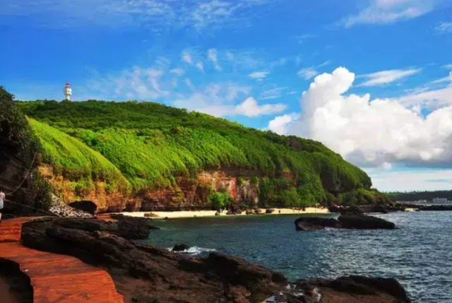 介绍一处你熟悉的旅游景点 介绍一处你熟悉的旅游景点英语作文